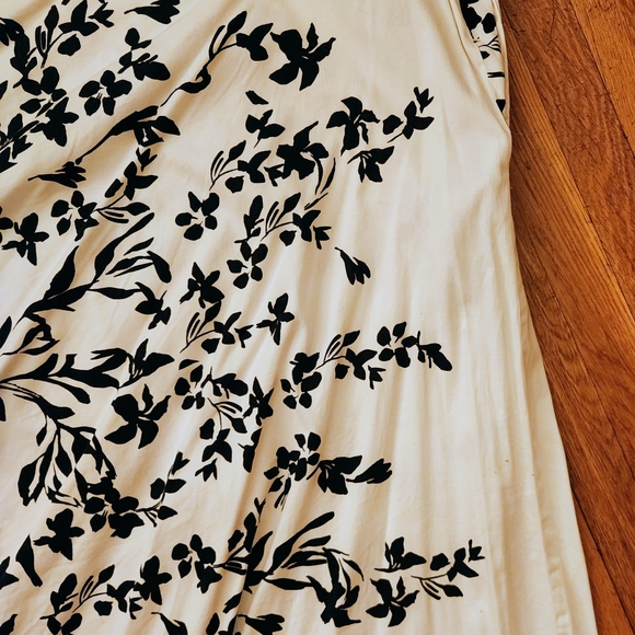 Black & White Floral Circle Skirt w/Pockets Size L/XL - Picture 2 of 16